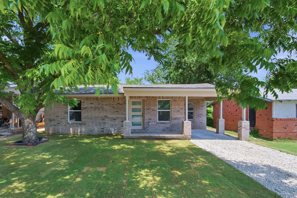 5610 Calloway Street, Sansom Park, TX 76114
