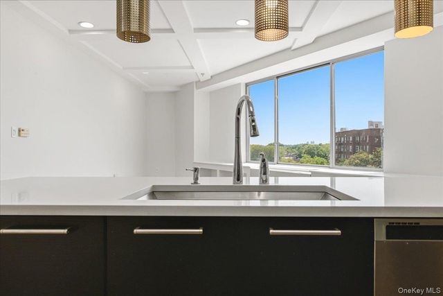 64-05 Yellowstone Boulevard PH504, Forest Hills, NY 11375