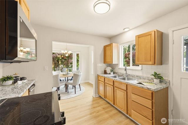 10713 15th Avenue NE, Seattle, WA 98125