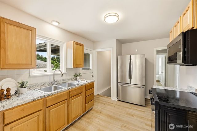 10713 15th Avenue NE, Seattle, WA 98125