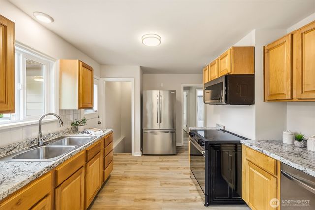 10713 15th Avenue NE, Seattle, WA 98125