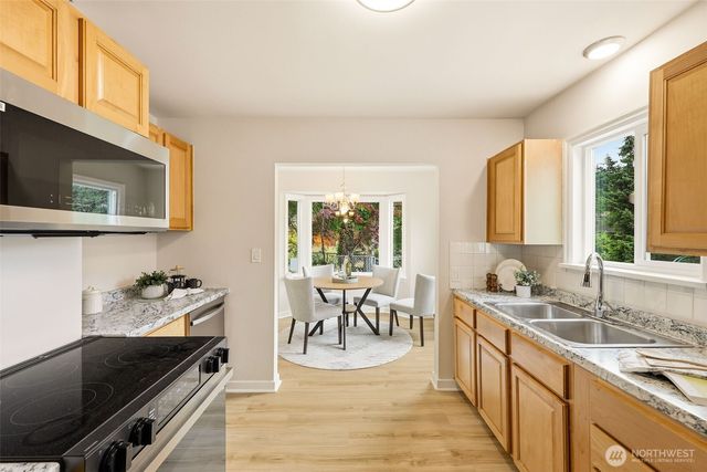 10713 15th Avenue NE, Seattle, WA 98125