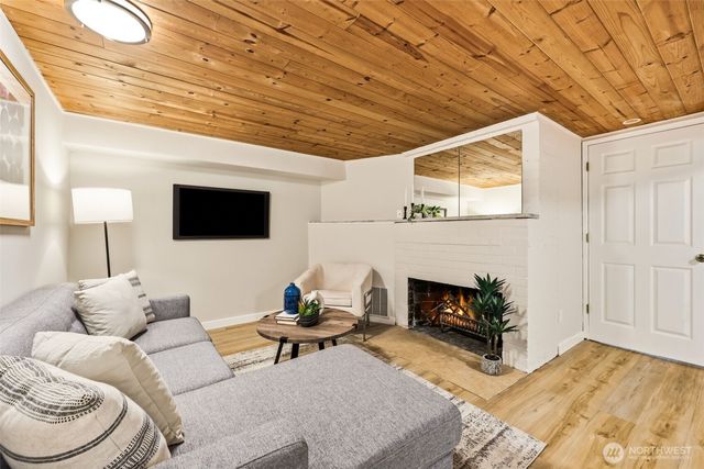 10713 15th Avenue NE, Seattle, WA 98125