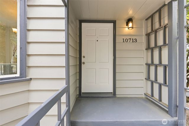 10713 15th Avenue NE, Seattle, WA 98125