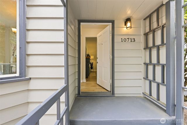 10713 15th Avenue NE, Seattle, WA 98125