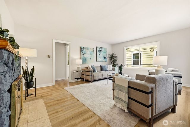 10713 15th Avenue NE, Seattle, WA 98125