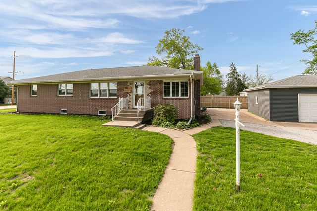 105 W Price Street, Eldridge, IA 52748