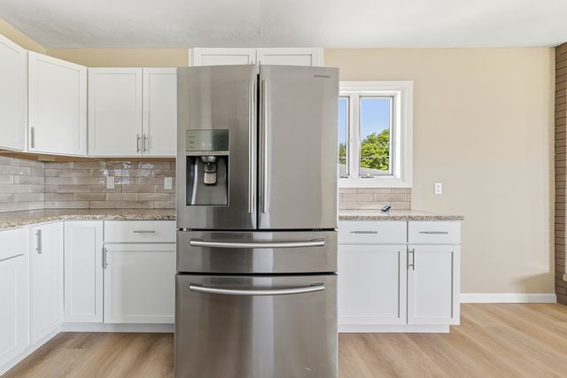 105 W Price Street, Eldridge, IA 52748