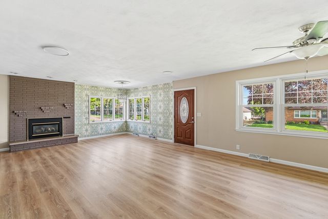 105 W Price Street, Eldridge, IA 52748