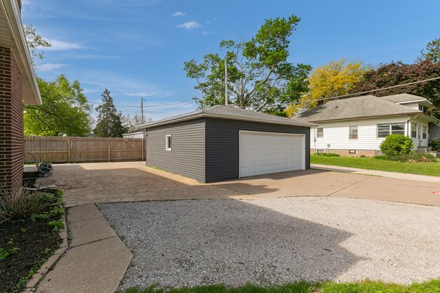 105 W Price Street, Eldridge, IA 52748