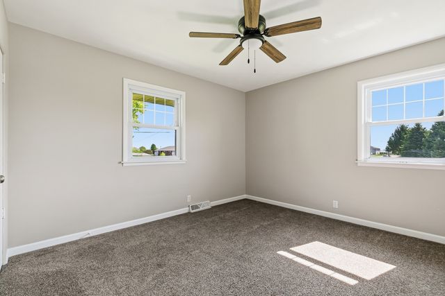 105 W Price Street, Eldridge, IA 52748