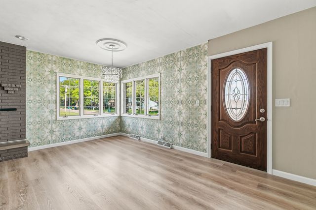 105 W Price Street, Eldridge, IA 52748