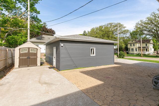 105 W Price Street, Eldridge, IA 52748