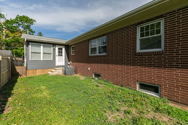 105 W Price Street, Eldridge, IA 52748