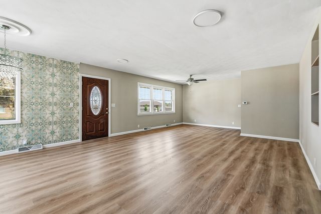 105 W Price Street, Eldridge, IA 52748