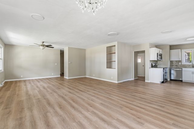 105 W Price Street, Eldridge, IA 52748