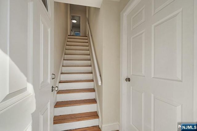 13 Casta Lane 2, Edgewater, NJ 07020