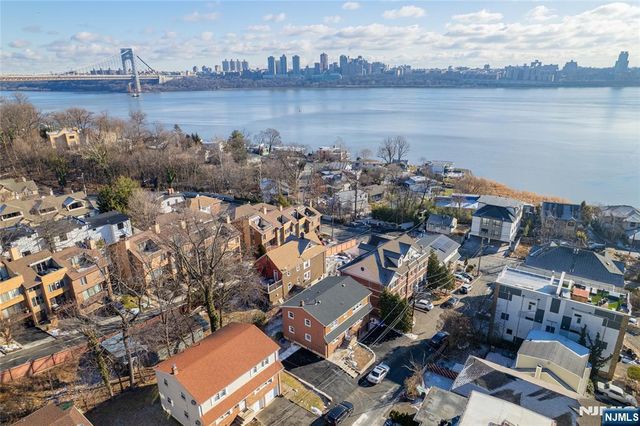 13 Casta Lane 2, Edgewater, NJ 07020