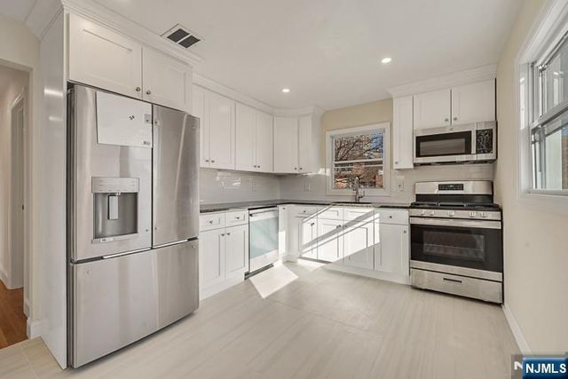 13 Casta Lane 2, Edgewater, NJ 07020