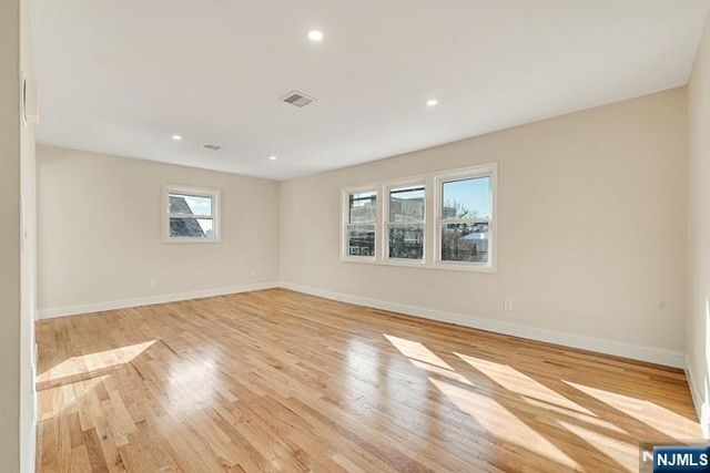 13 Casta Lane 2, Edgewater, NJ 07020