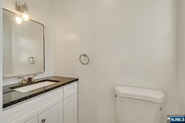 13 Casta Lane 2, Edgewater, NJ 07020
