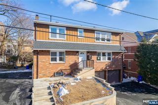 13 Casta Lane 2, Edgewater, NJ 07020
