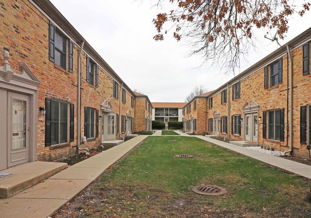 1723 Sessions Walk, Hoffman Estates, IL 60195