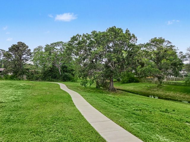 94 Dorado Drive, Friendswood, TX 77546