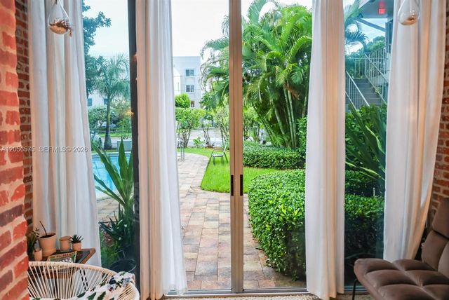 1541 NE 34th Court 104, Oakland Park, FL 33334