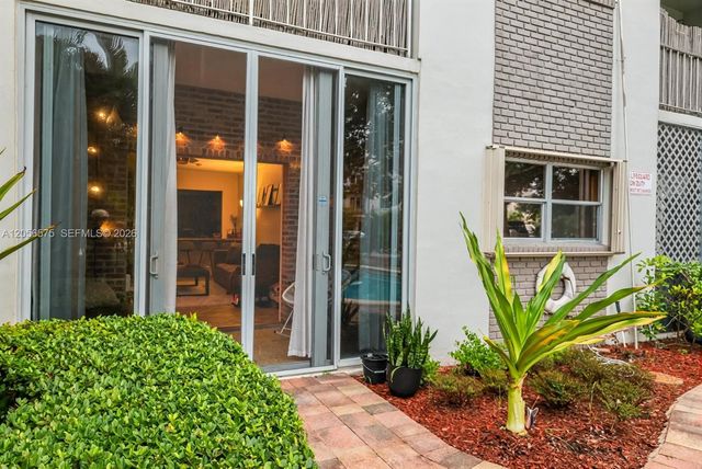 1541 NE 34th Court 104, Oakland Park, FL 33334