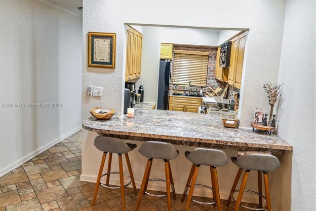 1541 NE 34th Court 104, Oakland Park, FL 33334