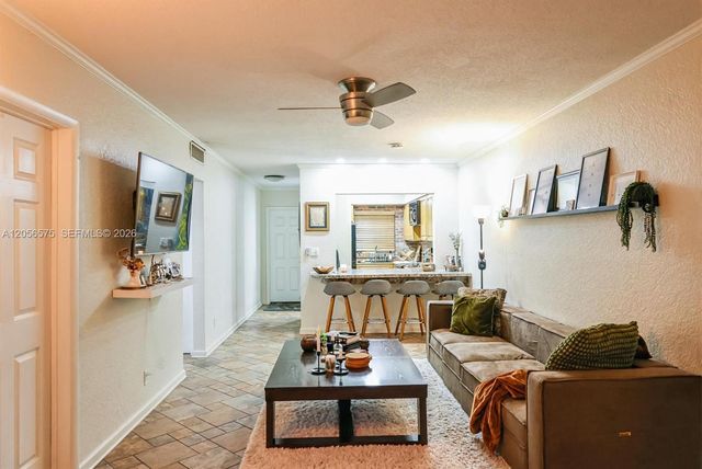 1541 NE 34th Court 104, Oakland Park, FL 33334