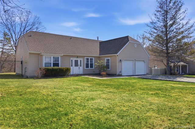 11 Royal Drive, Coram, NY 11727