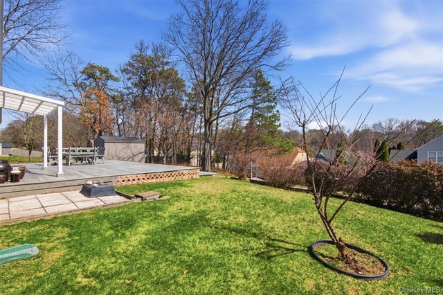 11 Royal Drive, Coram, NY 11727