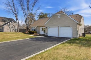 11 Royal Drive, Coram, NY 11727