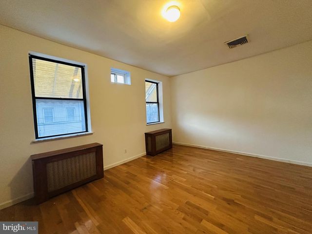 2305 S 9TH ST, Philadelphia, PA 19148