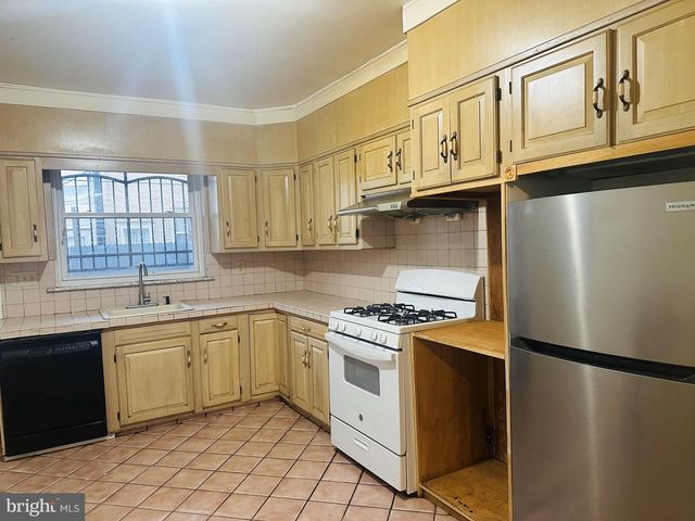 2305 S 9TH ST, Philadelphia, PA 19148