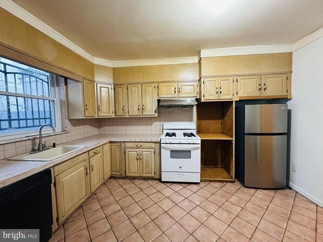 2305 S 9TH ST, Philadelphia, PA 19148