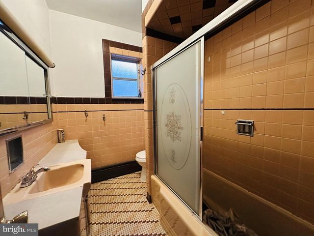 2305 S 9TH ST, Philadelphia, PA 19148