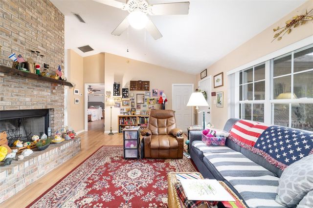 102 WHIRLWIND WAY, Hawthorne, FL 32640