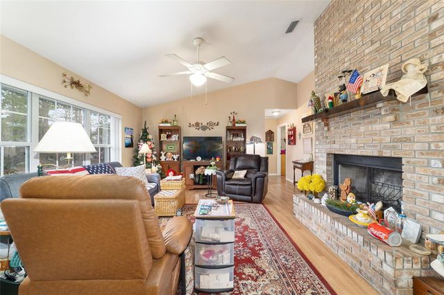 102 WHIRLWIND WAY, Hawthorne, FL 32640