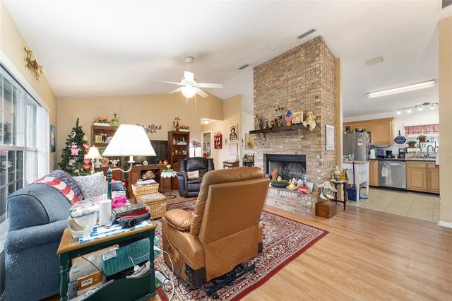 102 WHIRLWIND WAY, Hawthorne, FL 32640