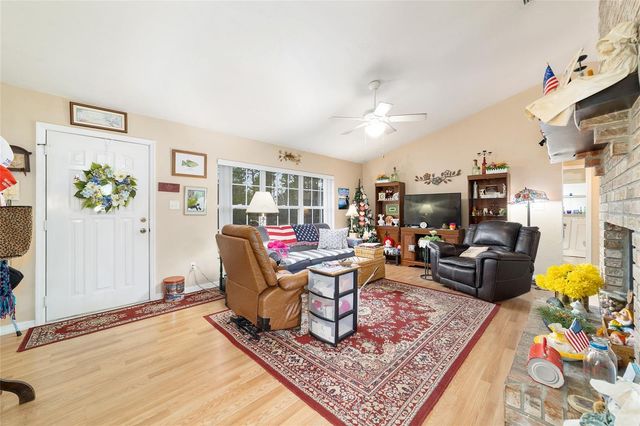 102 WHIRLWIND WAY, Hawthorne, FL 32640