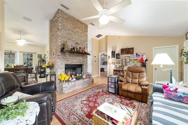 102 WHIRLWIND WAY, Hawthorne, FL 32640