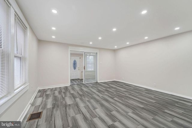 2744 GARFIELD AVE, Camden, NJ 08105