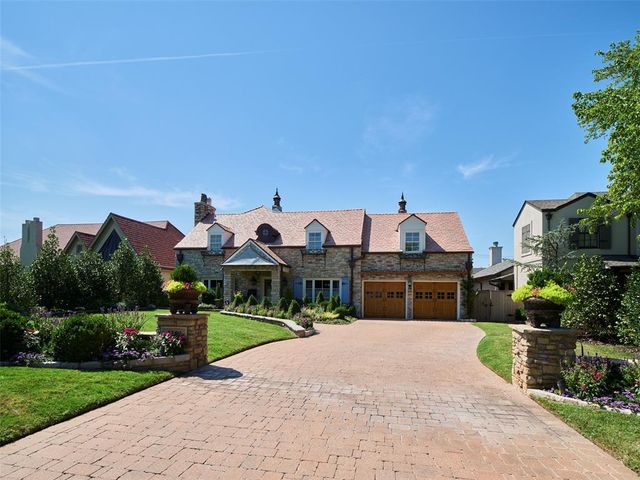 1102 Huntington Avenue, Nichols Hills, OK 73116