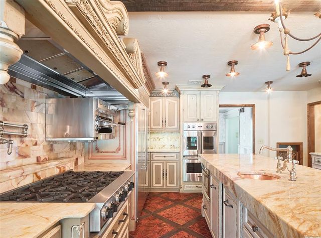 1102 Huntington Avenue, Nichols Hills, OK 73116