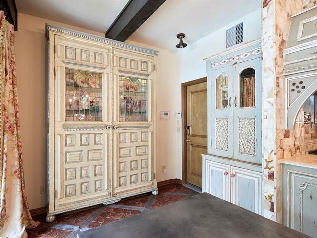 1102 Huntington Avenue, Nichols Hills, OK 73116