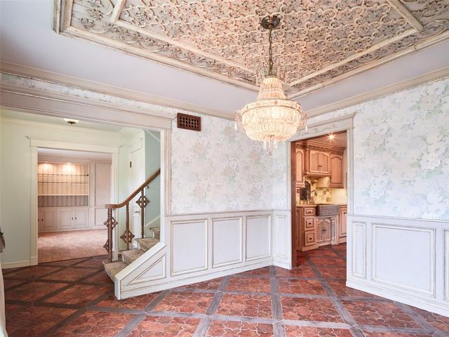 1102 Huntington Avenue, Nichols Hills, OK 73116