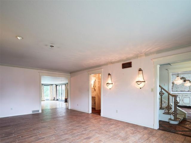 1102 Huntington Avenue, Nichols Hills, OK 73116